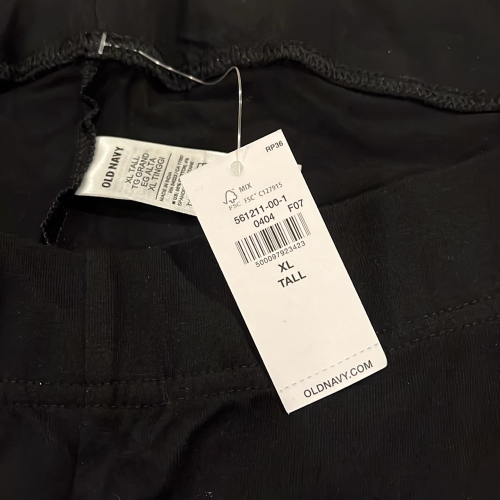 Old Navy Black High Waisted Cropped Flare Leggings / Tall/ L & XL - Picture 8 of 10